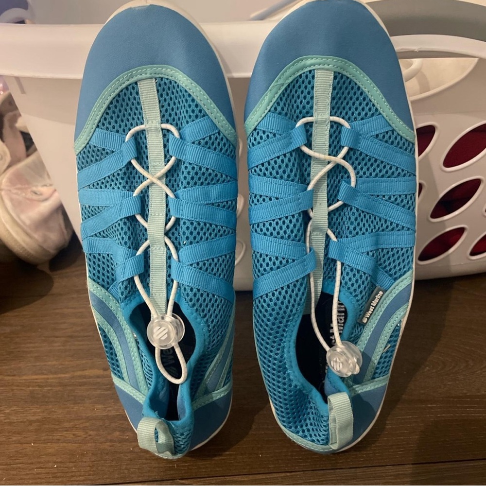 swim shoes